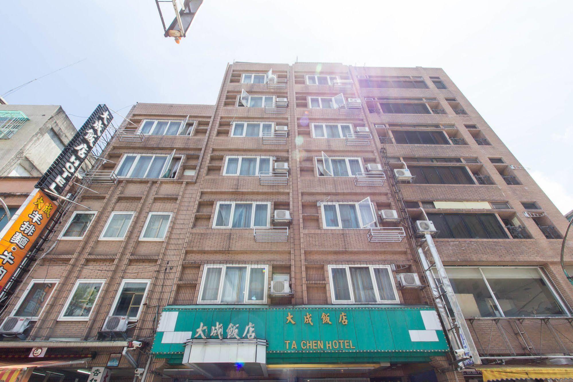 Day Chen Hotel Yilan Exterior photo