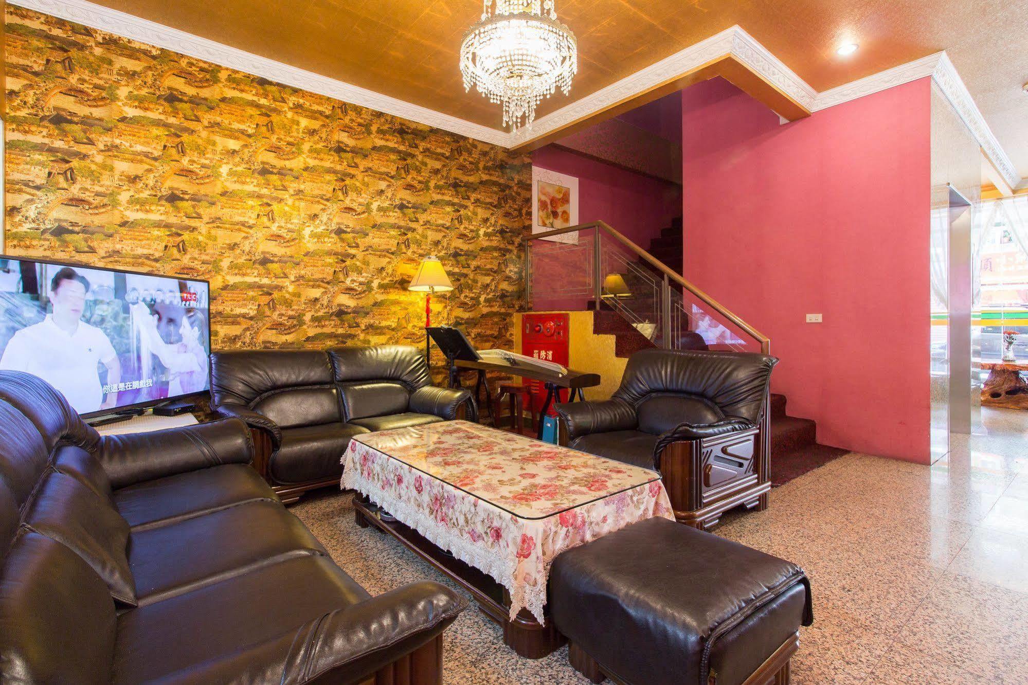 Day Chen Hotel Yilan Exterior photo