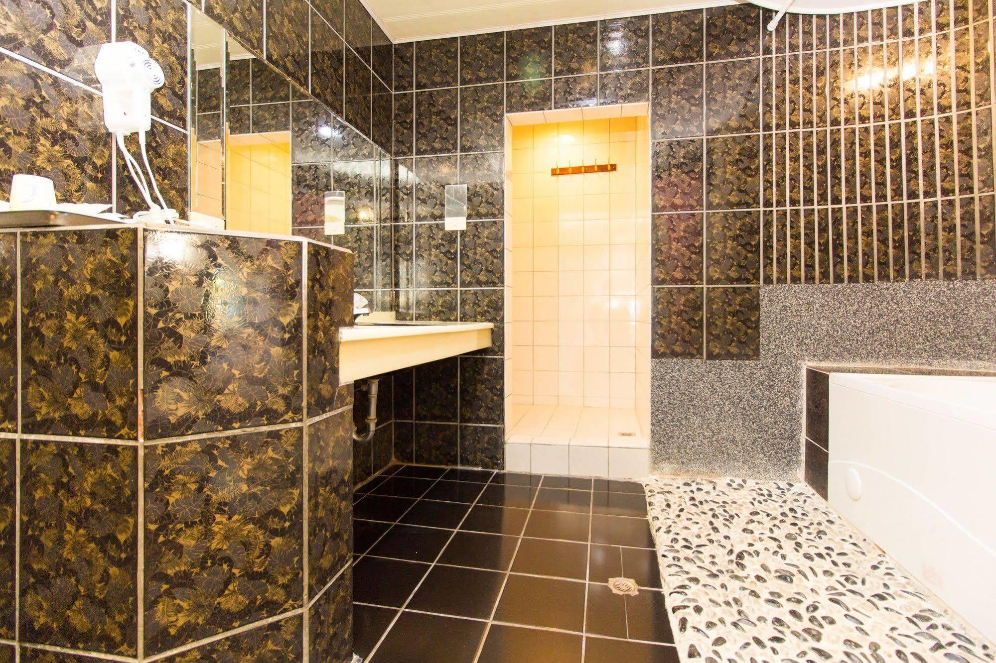 Day Chen Hotel Yilan Exterior photo