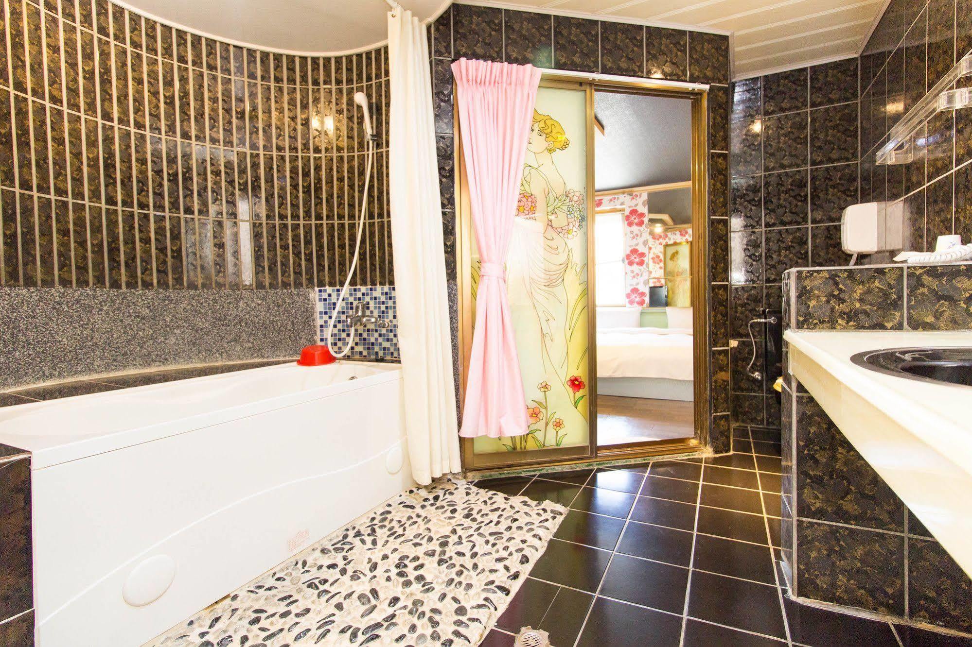 Day Chen Hotel Yilan Exterior photo