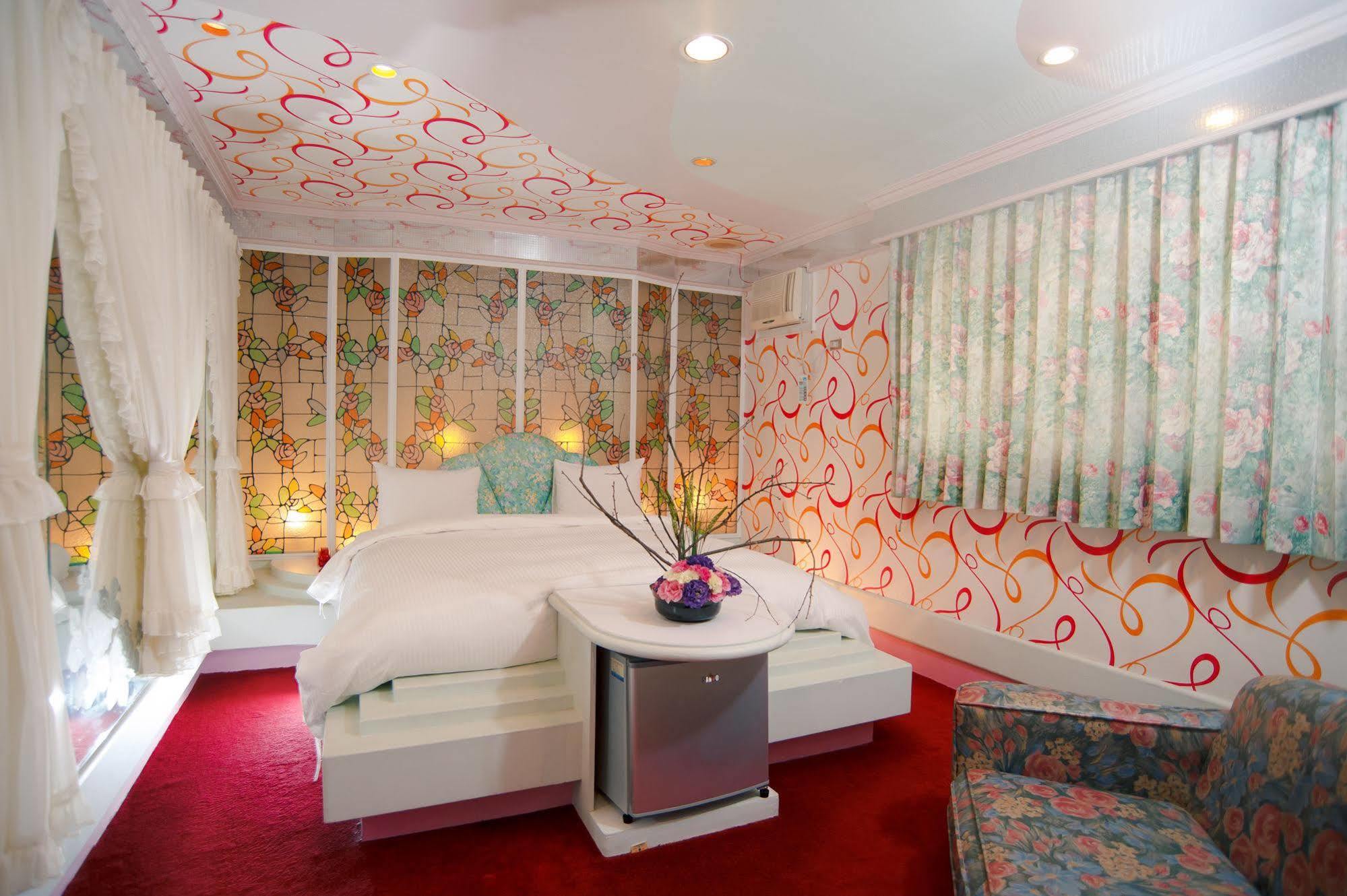 Day Chen Hotel Yilan Exterior photo