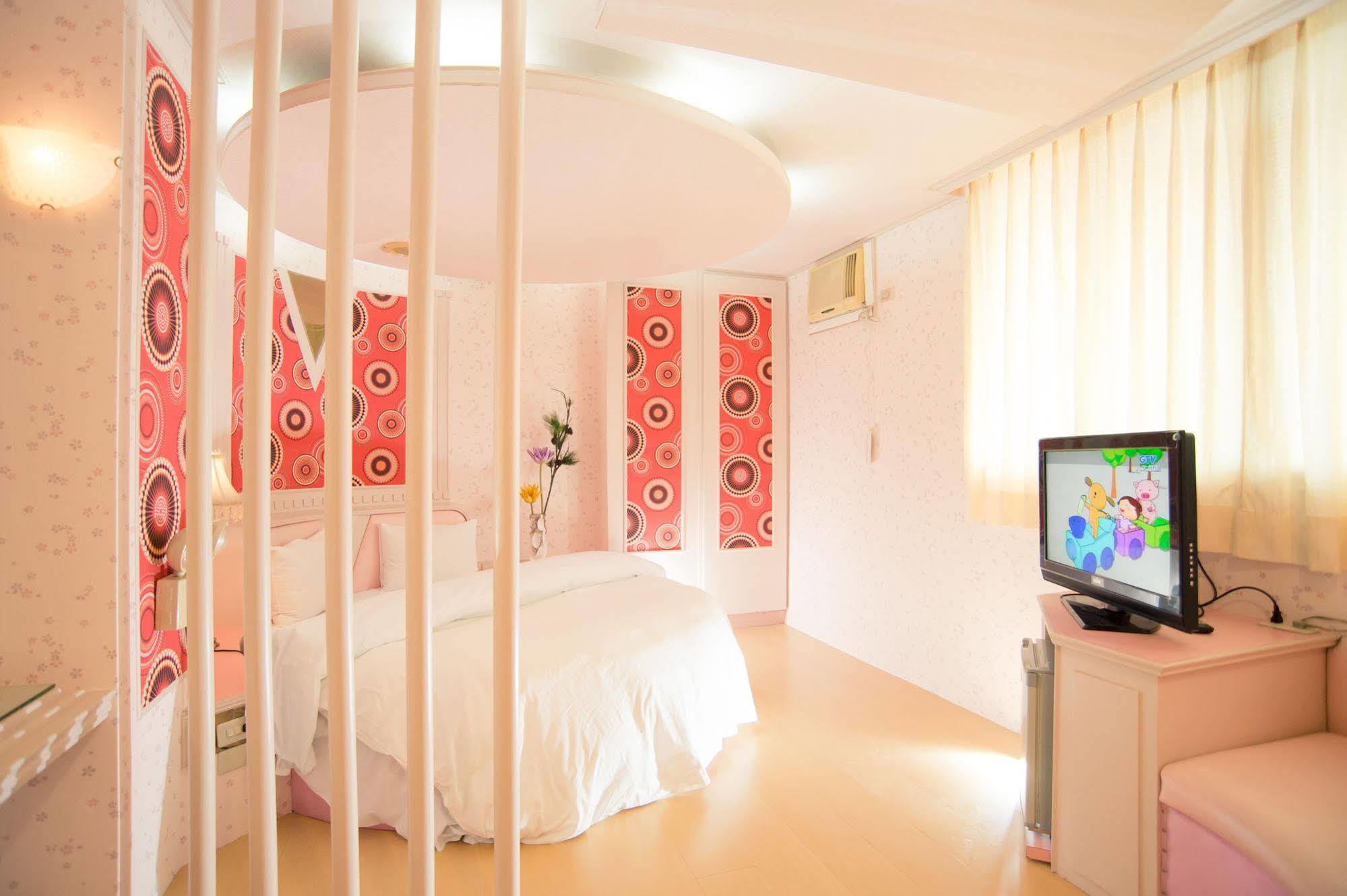 Day Chen Hotel Yilan Exterior photo