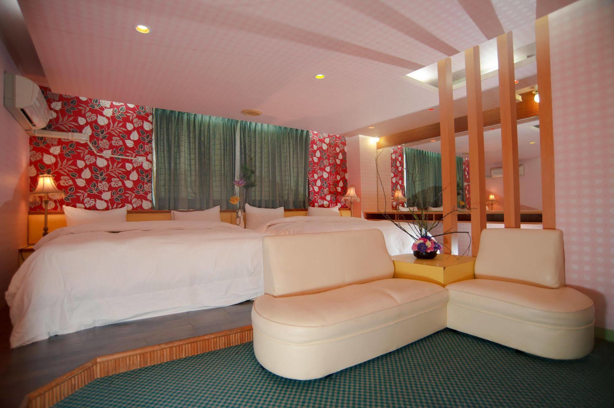 Day Chen Hotel Yilan Exterior photo