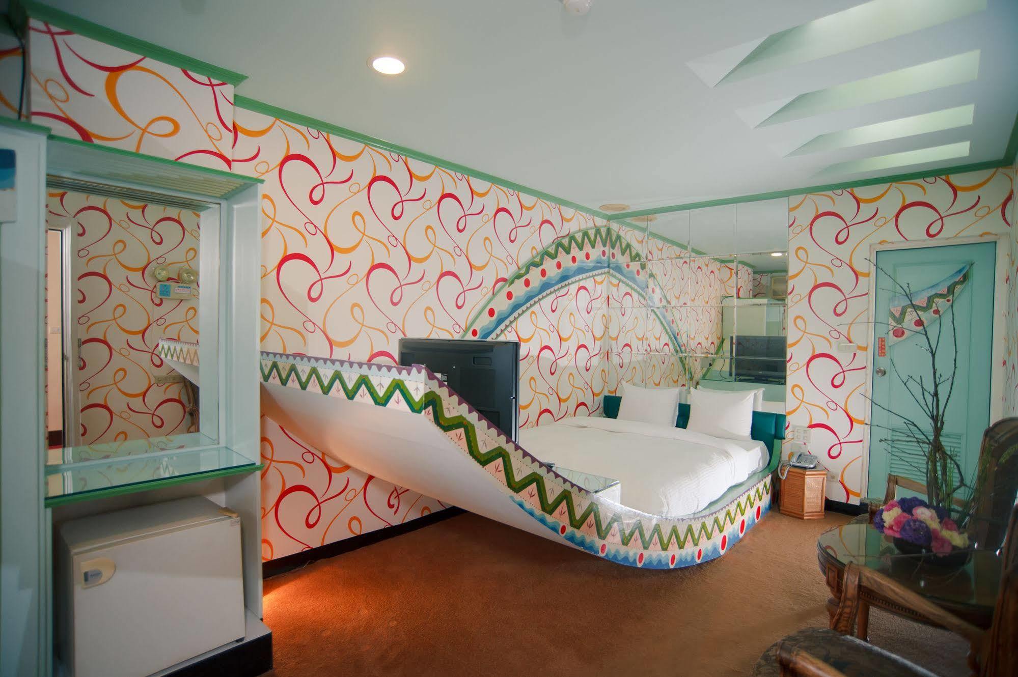 Day Chen Hotel Yilan Exterior photo