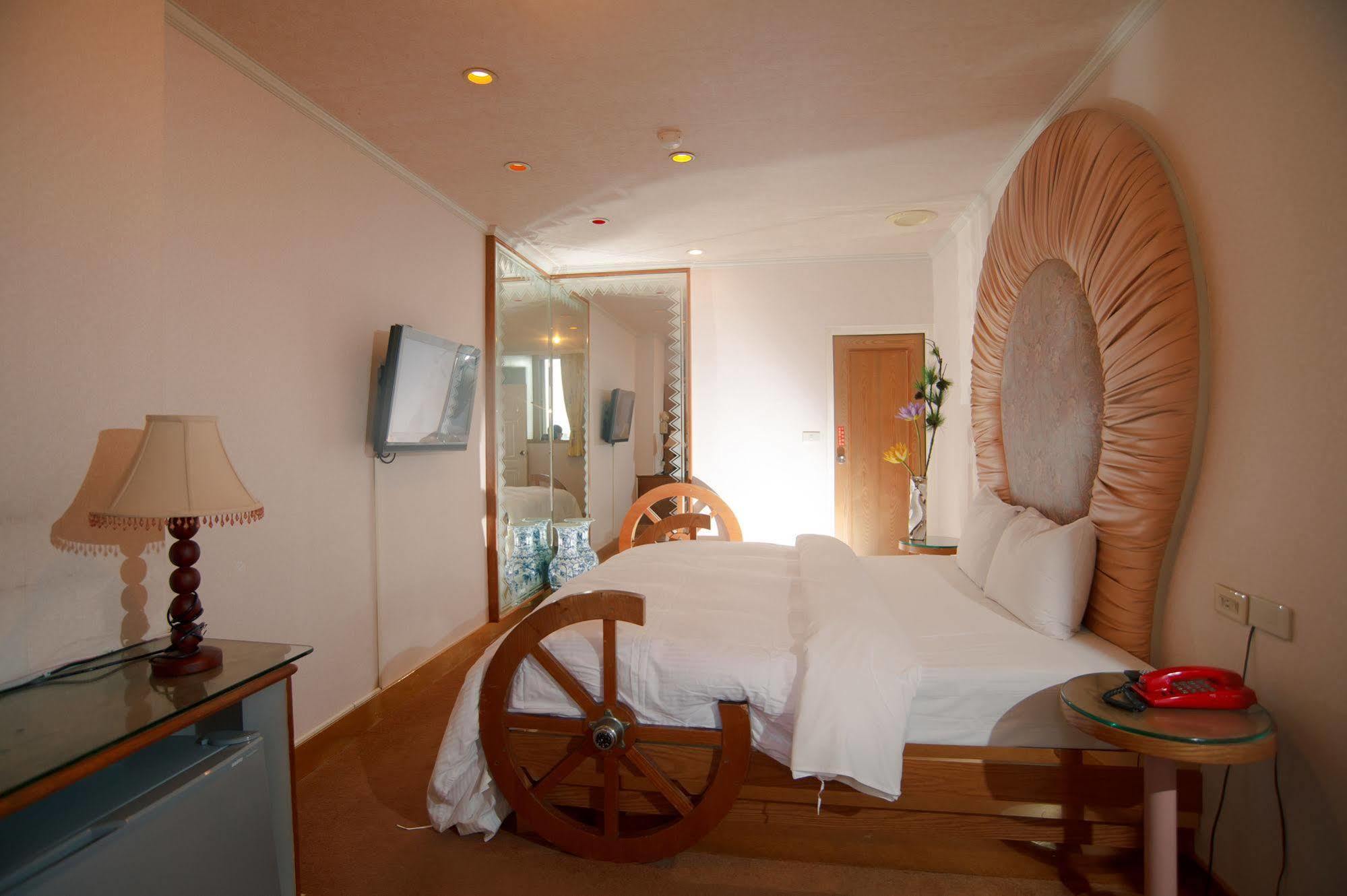 Day Chen Hotel Yilan Exterior photo