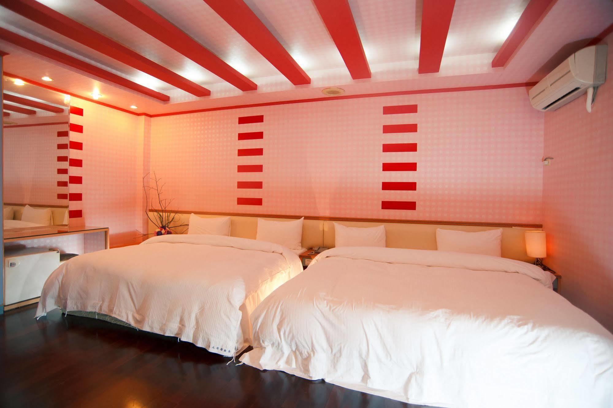 Day Chen Hotel Yilan Exterior photo